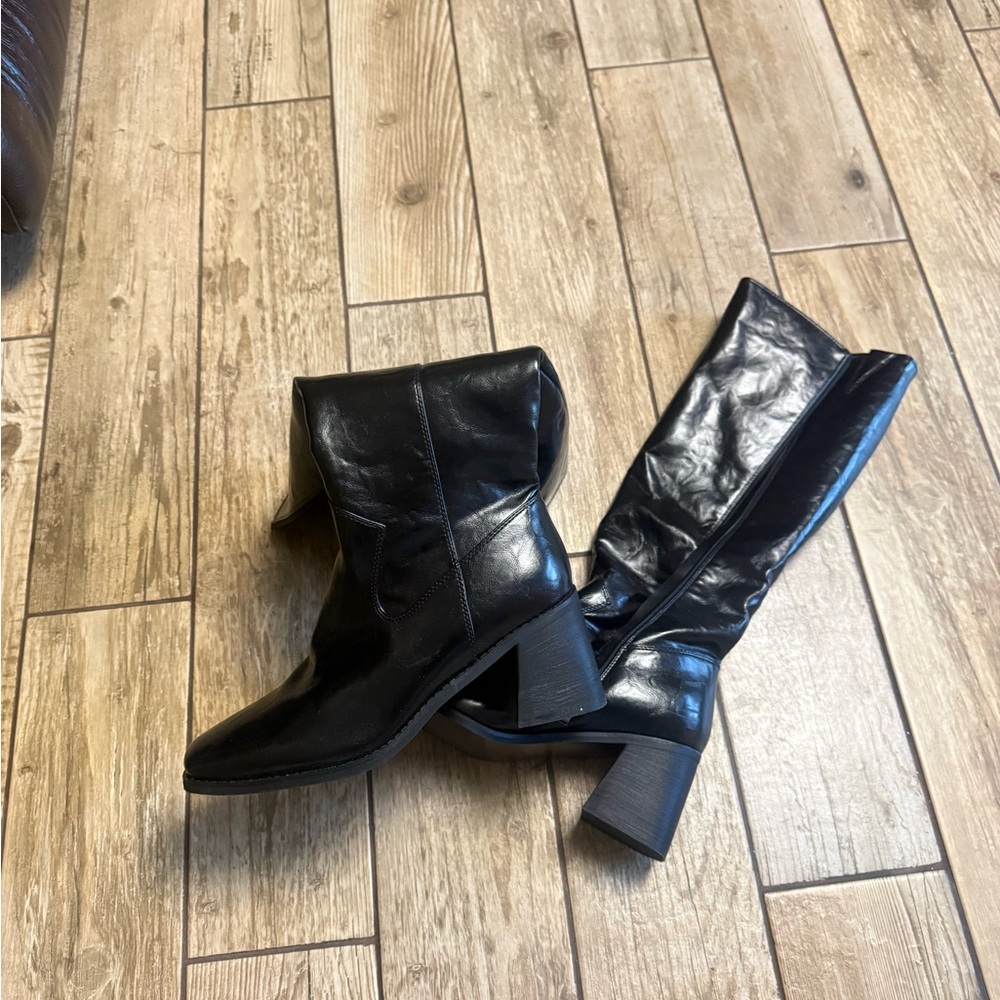 Women's Black Boots - Picture 4 of 6